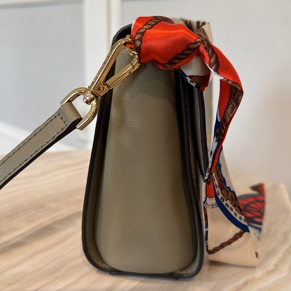 Michael Kors Bag Military Green Flap Crossbody with Gold Hardware - Picture 7 of 17